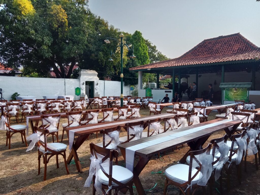 Sewa Kursi Crossback Bogor