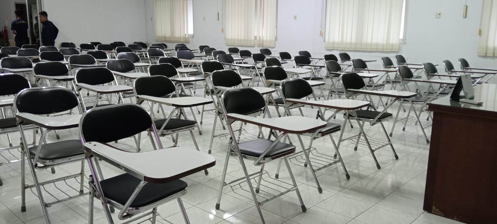 Sewa Kursi Kuliah Jakarta Barat